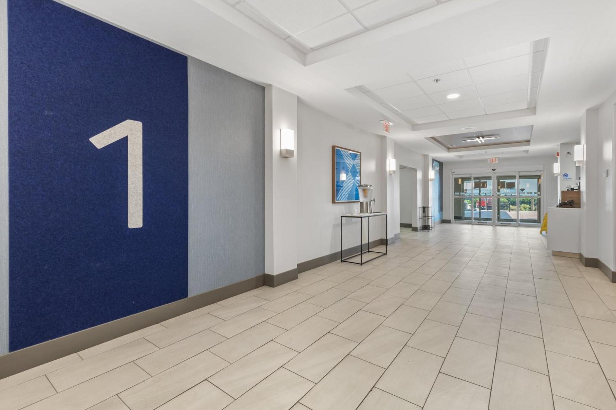 Holiday Inn Express Hotel & Suites Starkville, An Ihg Hotel Экстерьер фото