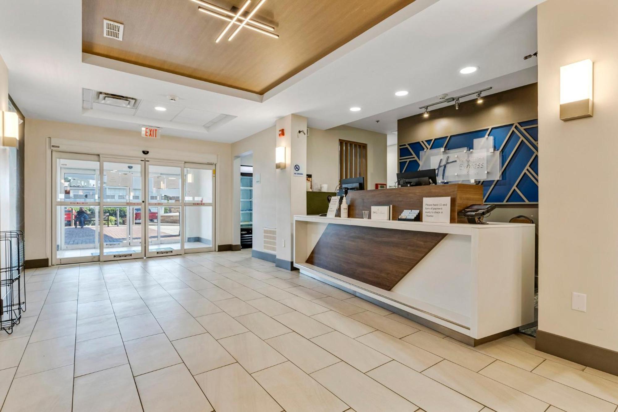 Holiday Inn Express Hotel & Suites Starkville, An Ihg Hotel Экстерьер фото