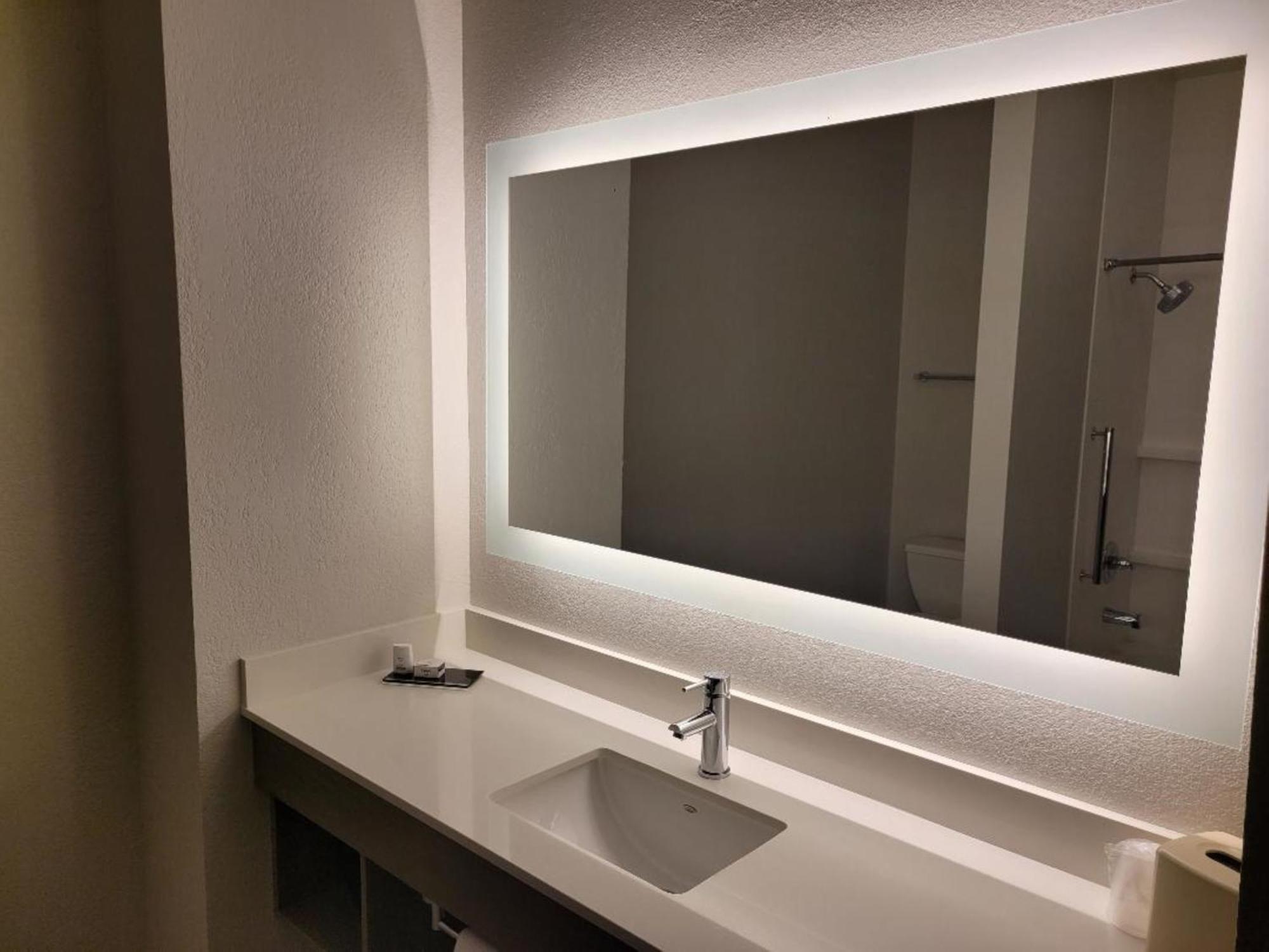 Holiday Inn Express Hotel & Suites Starkville, An Ihg Hotel Экстерьер фото