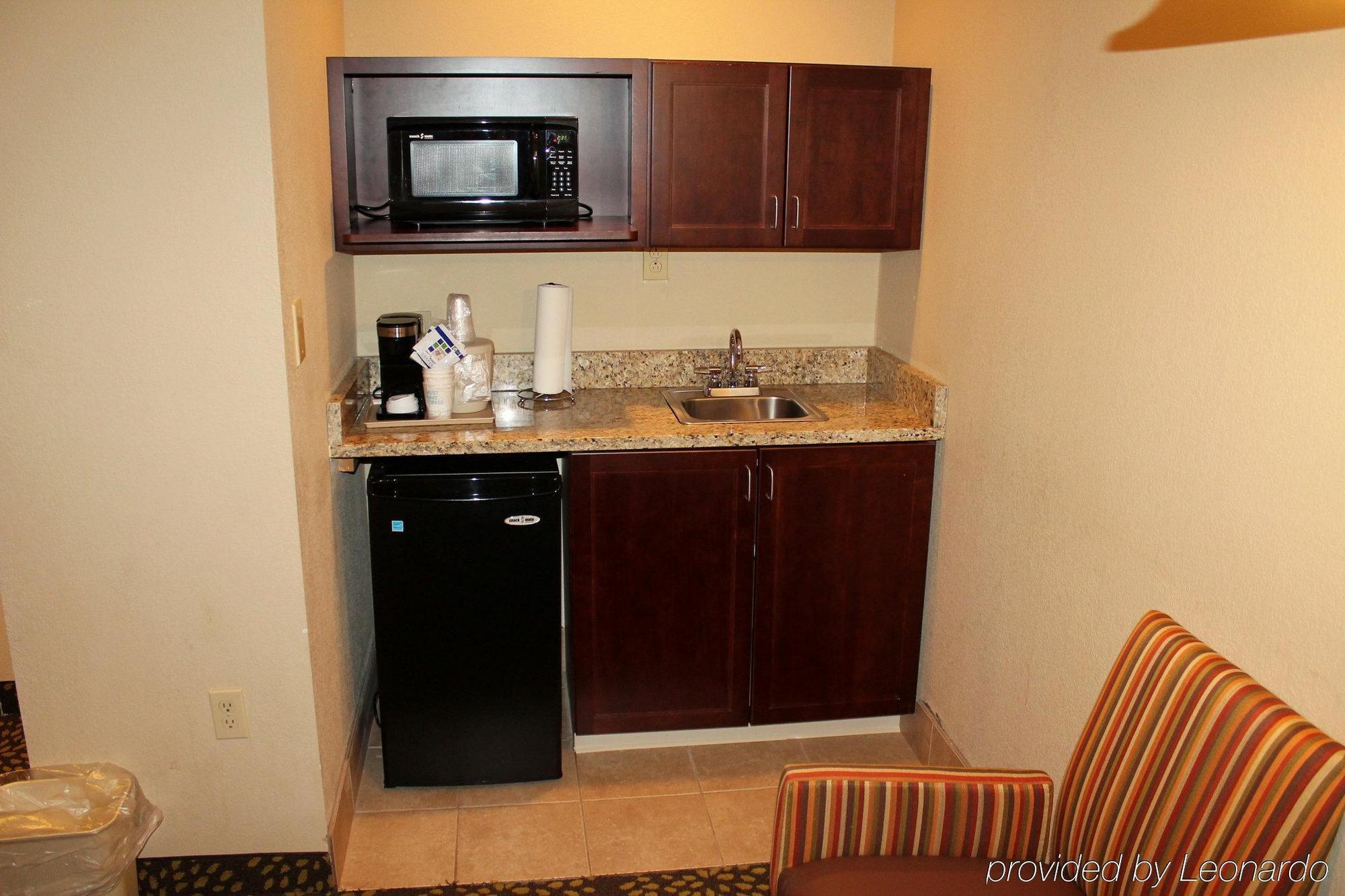 Holiday Inn Express Hotel & Suites Starkville, An Ihg Hotel Экстерьер фото