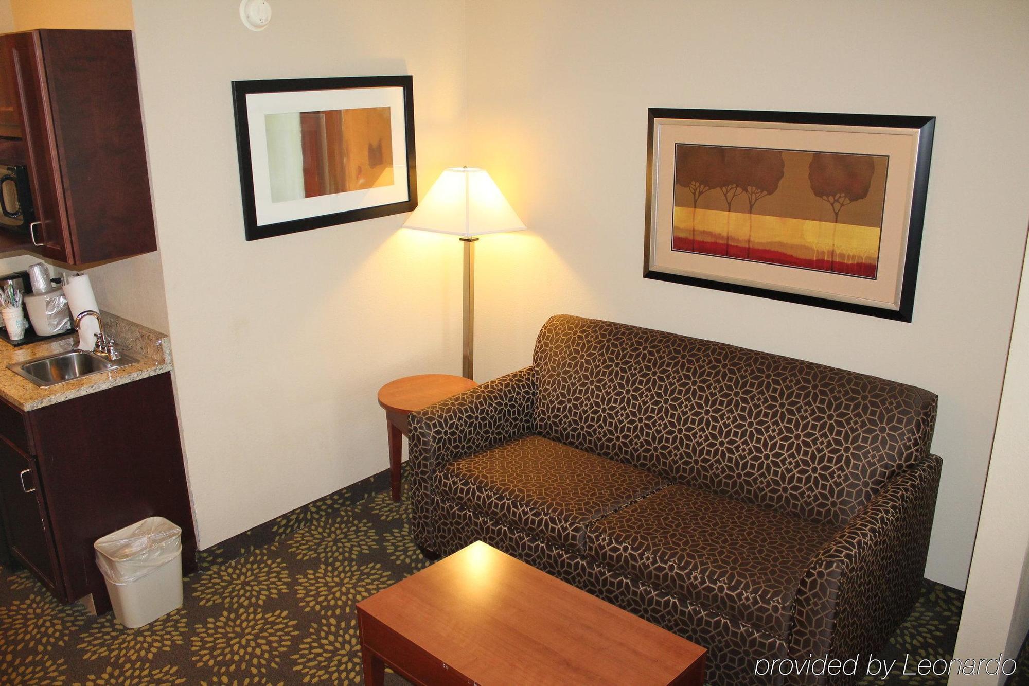 Holiday Inn Express Hotel & Suites Starkville, An Ihg Hotel Экстерьер фото