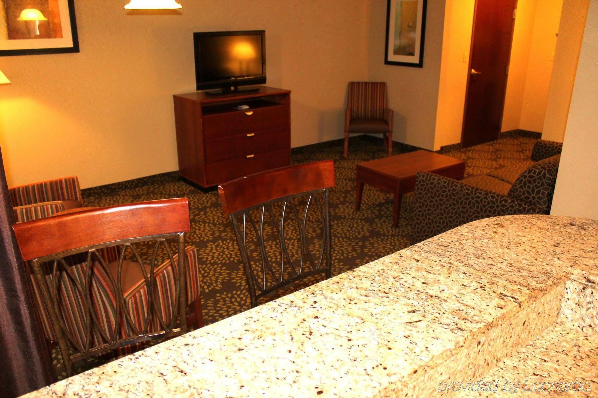 Holiday Inn Express Hotel & Suites Starkville, An Ihg Hotel Экстерьер фото