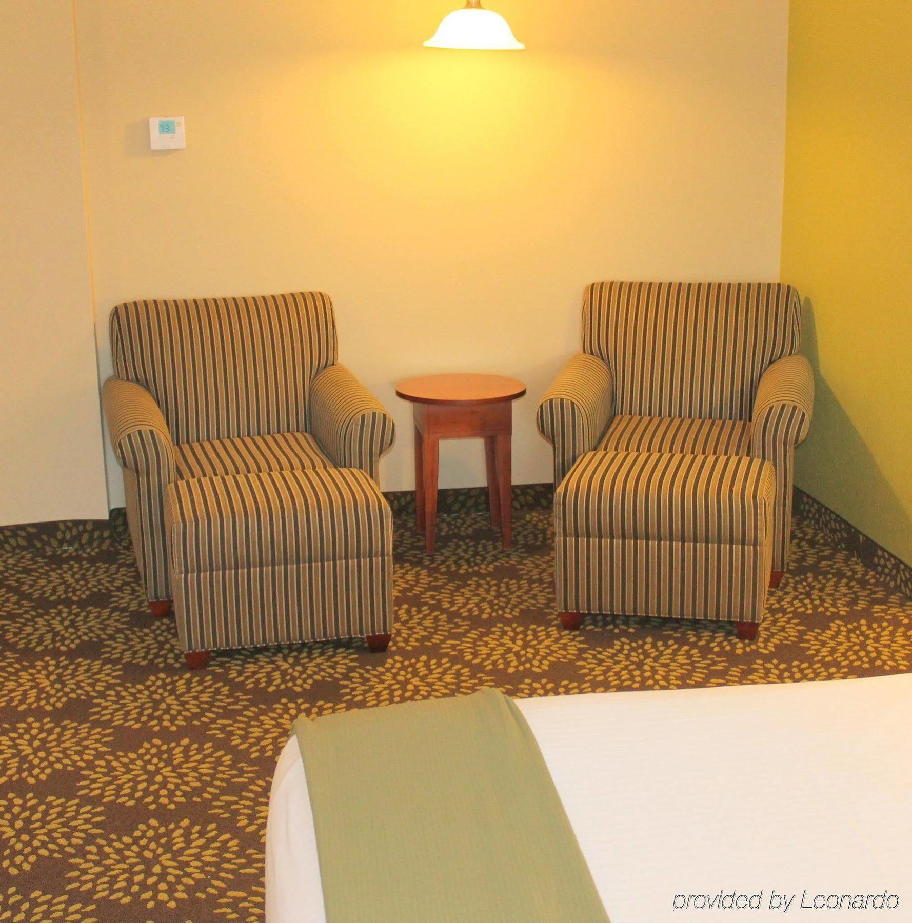 Holiday Inn Express Hotel & Suites Starkville, An Ihg Hotel Экстерьер фото